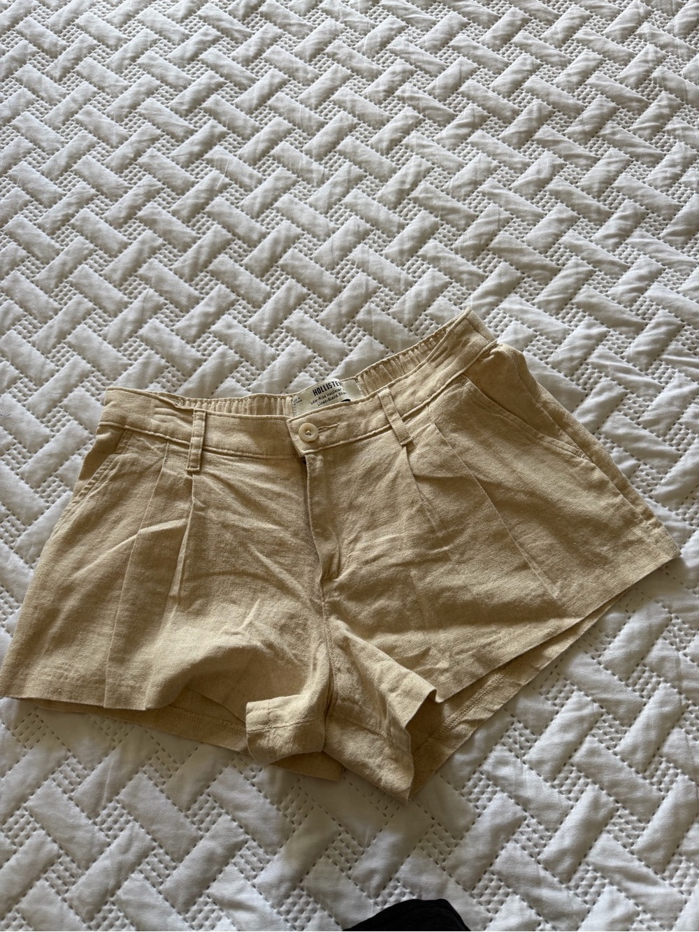 Hollister High-Waist Beige Linen-Blend Shorts